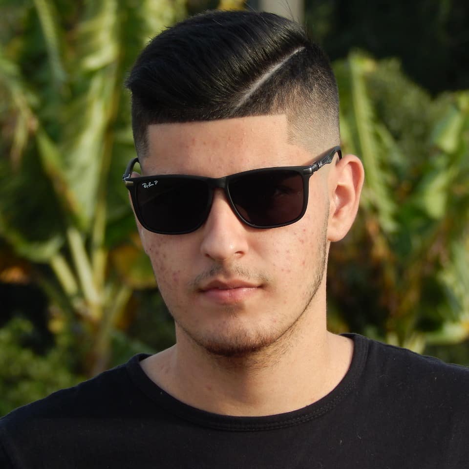 Cliente com corte degradê alto, foto da Joe Barbeiro